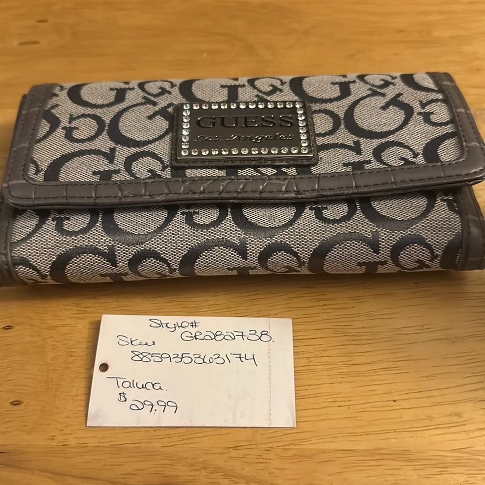 Woman’s Guess wallet